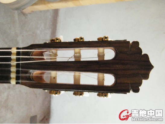 手工雕刻琴头,