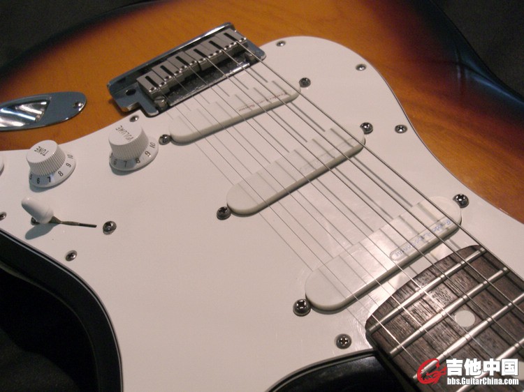 Fender USA  PLUS STRATO 010-7500 (14).jpg