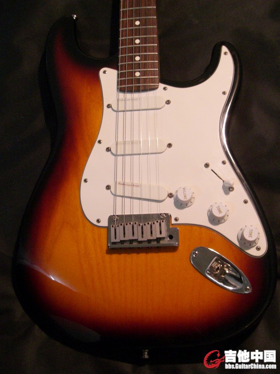 Fender USA  PLUS STRATO 010-7500 (4).jpg