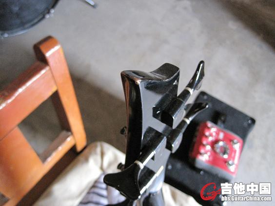 琴头磕碰