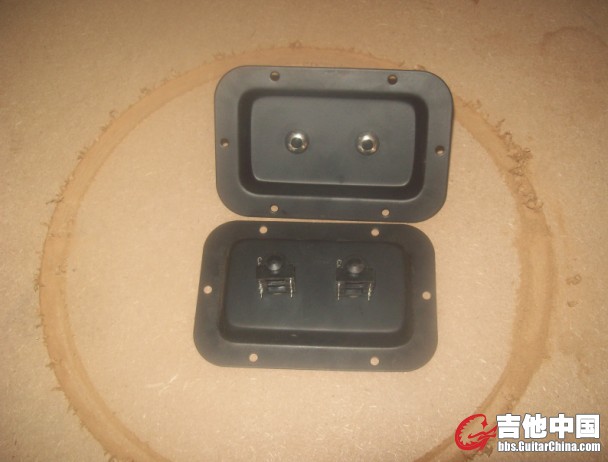 喇叭的沉孔，和接线盒
