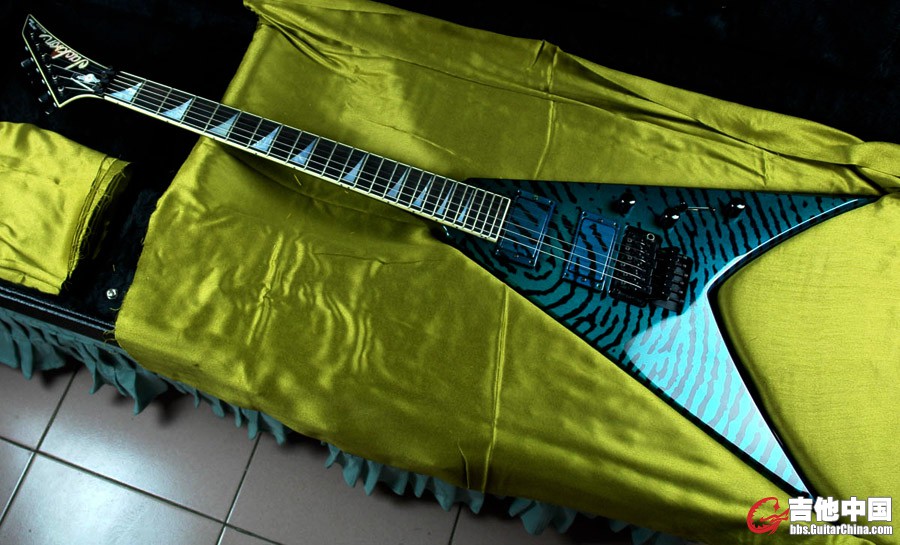 Jackson_Custom_Shop_Mike_Learn_Concept_King_V_1.jpg