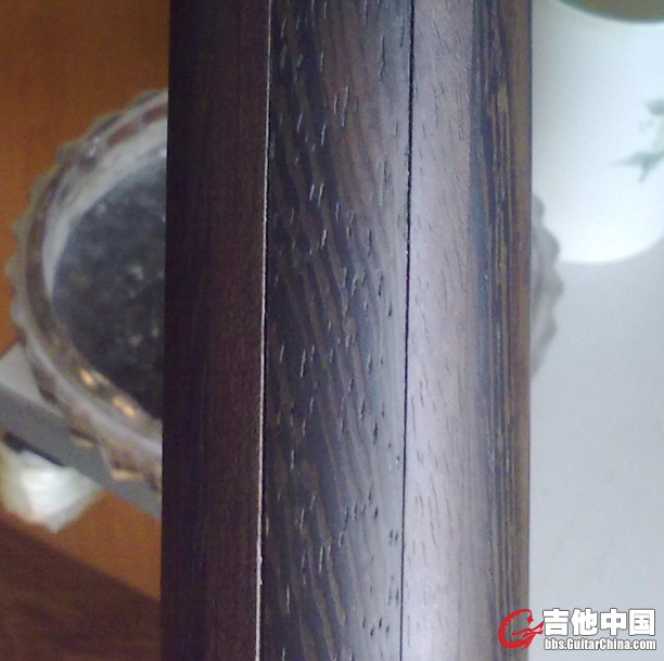 两道裂痕.jpg