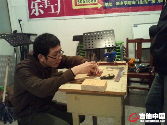 据说品丝弯曲器不需要特别高的精度 于是直接塑料绳系铅笔 量好半径就画了