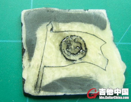 清琴头镶嵌的寿山石刻完了