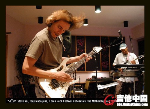 STEVE VAI乐队排练图2.jpg