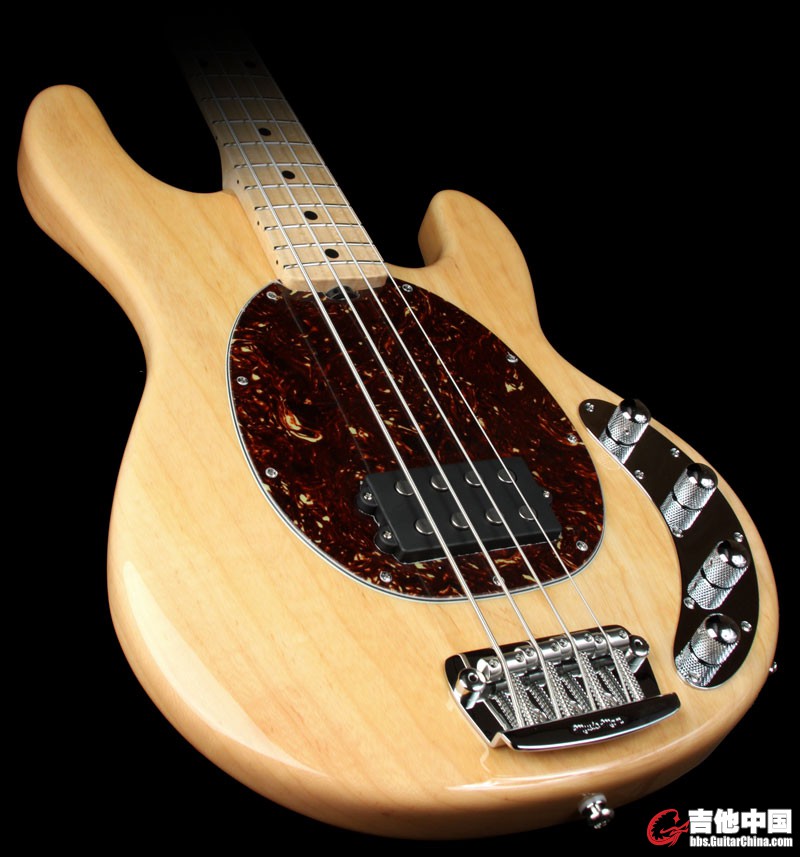 Ernie_Ball_Music_Man_Stingray_Natural_1H_E75778_1.jpg