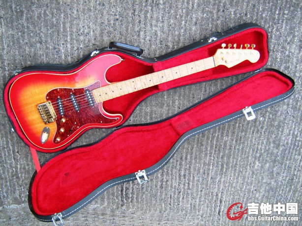 Guitar002_调整大小.jpg