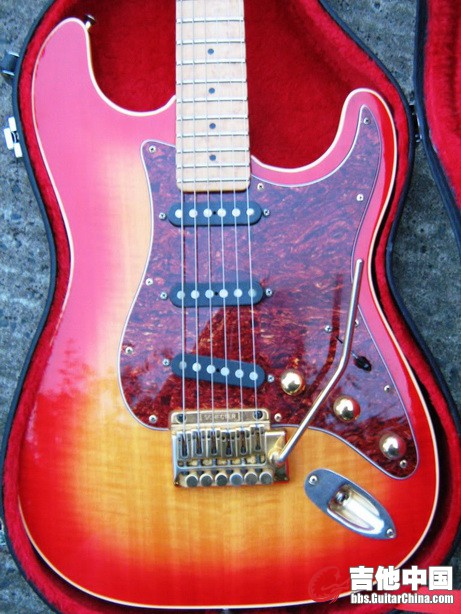 Guitar015_调整大小.jpg