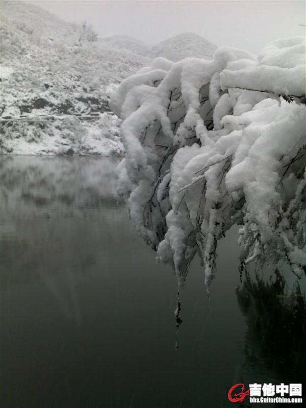 我家的小水库冬天雪景.jpg