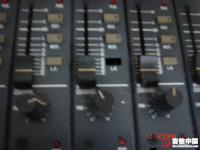 B ALESIS X2调音台.jpg