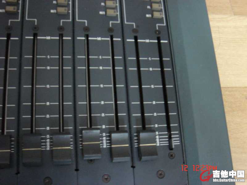 E ALESIS X2调音台.jpg