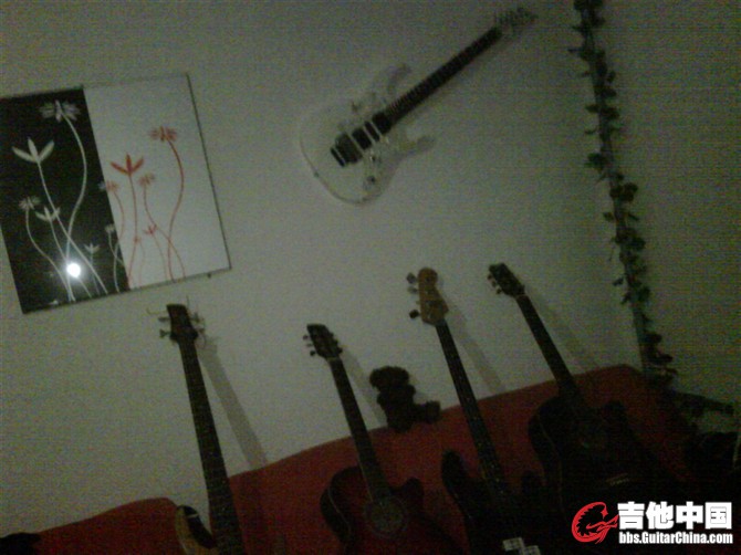 黑色的Fender.jpg