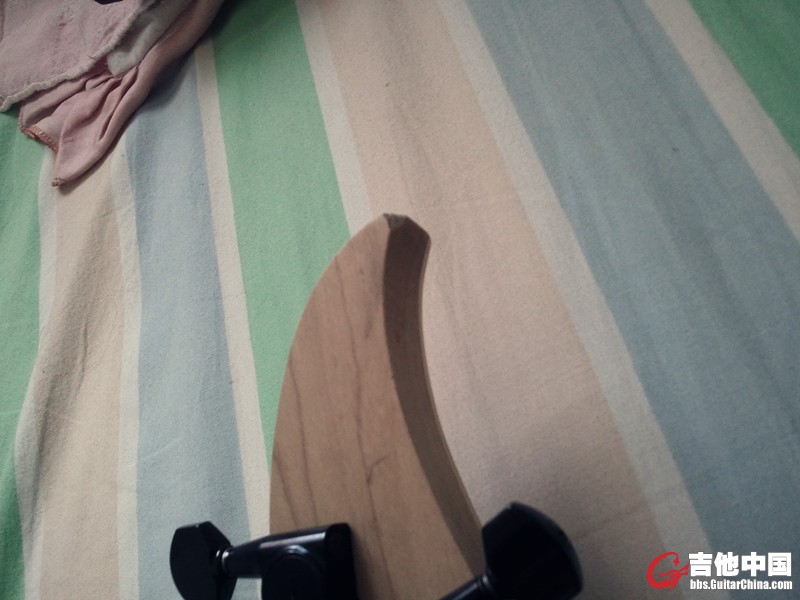 琴头磕掉一个小角