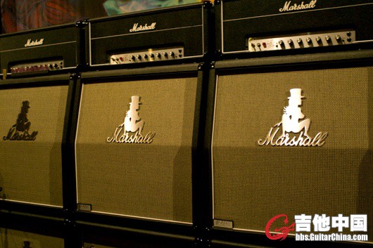 slash-live-gear-tour2010-02.jpg