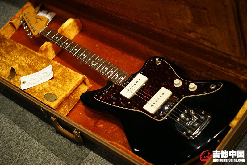 FENDER V62
