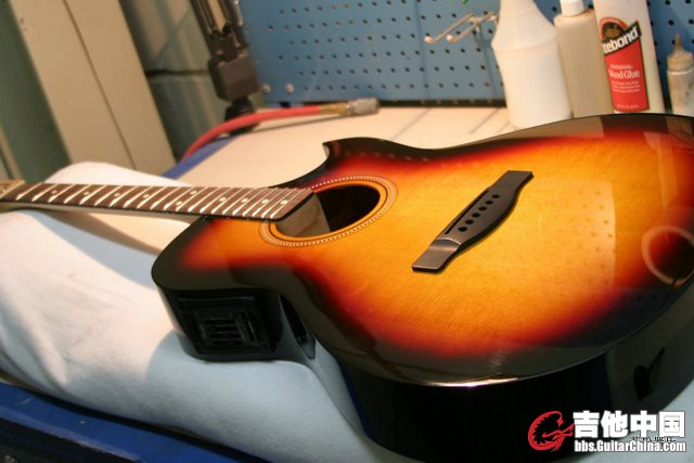 图片来自 FENDER工厂行