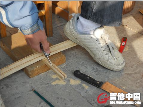 做背板梁架.JPG