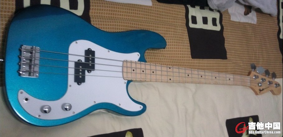 FENDER BASS.jpg