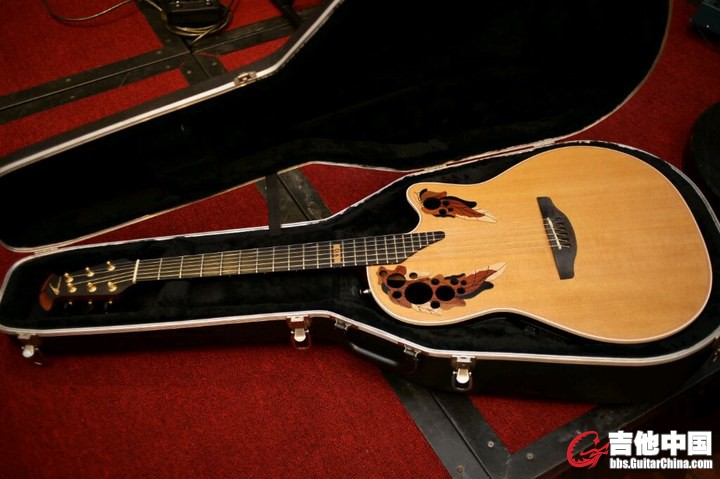 ovation2.jpg