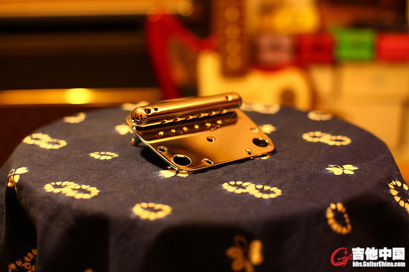 Fender Mustang Tailpiece.jpg