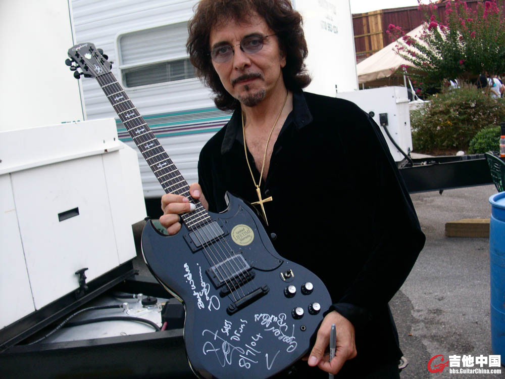 Tony with signed Gibson SG 2 - Ozzfest 2004.jpg
