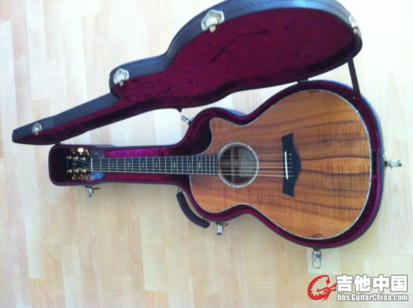 Taylor K22-CE.jpg