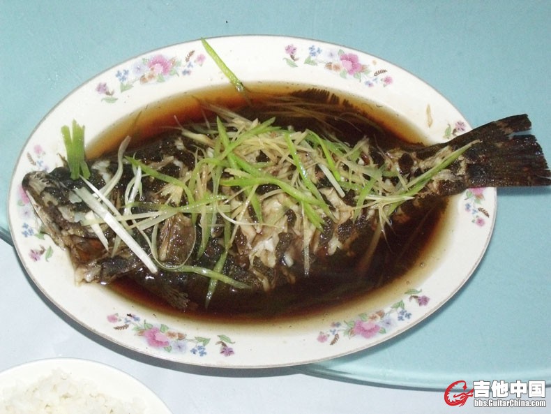 2012_45这条偏口鱼花了68元，算我我们吃的最贵的一道菜了.JPG
