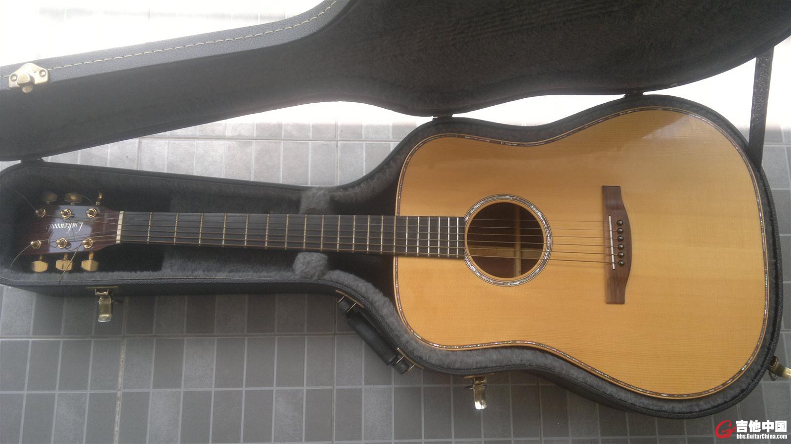 26082012591_s.jpg