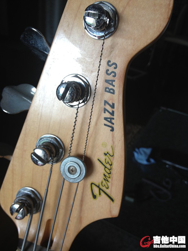 Fender Vintage '62 Jazz Bass 02.jpg