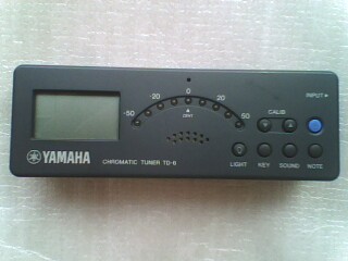 YAMAHA TD-1电子调音器，不多介绍了，200元