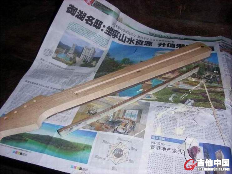 我不喜欢涂胶水，因为到处都可能会沾到胶水，但是我别无办法，我只能靠自己