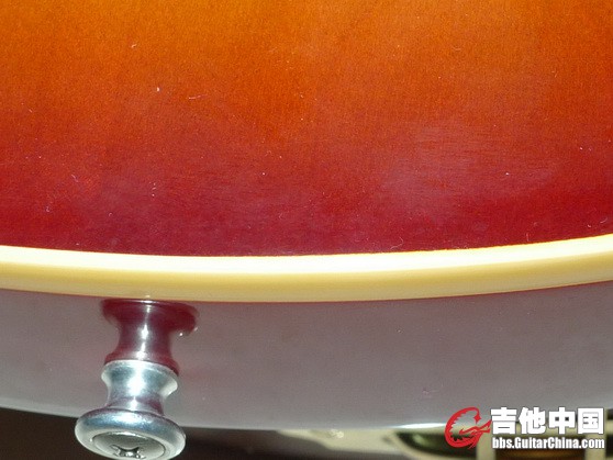 琴面下部的痕迹