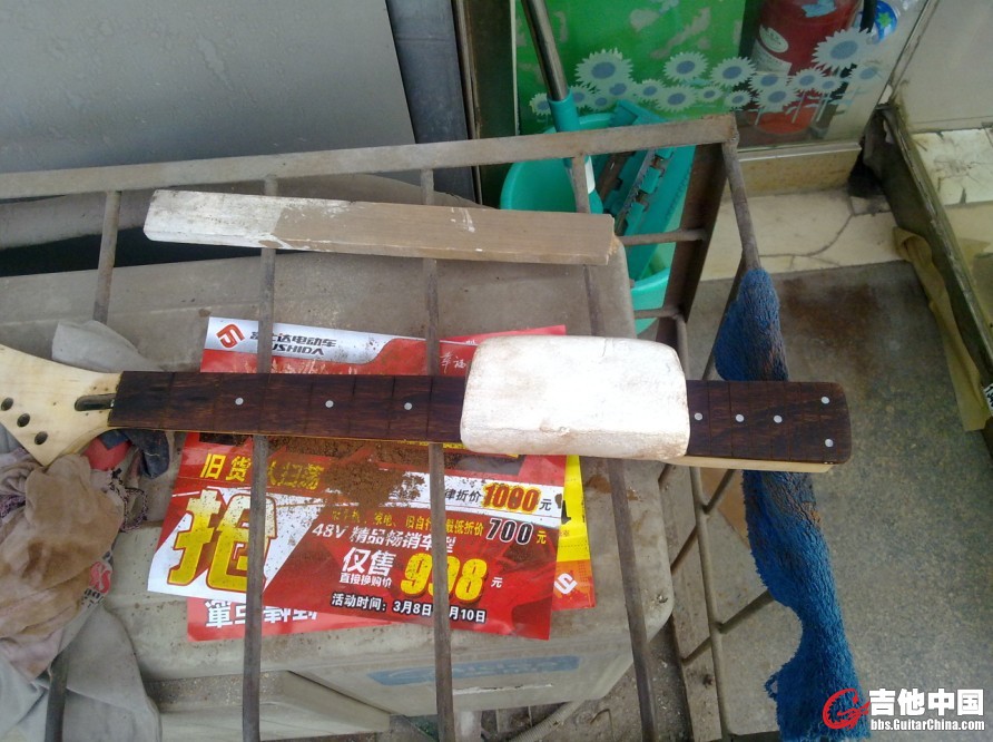 为了要保持原有的样式自己按原有的弧度做了个打磨块，简陋呀！.jpg