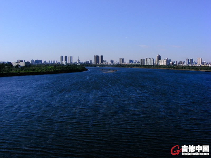 《拥抱母亲河》.jpg