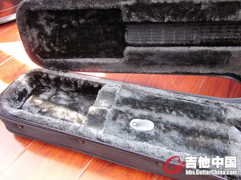 琴劲部分设计类似于Gibson琴盒