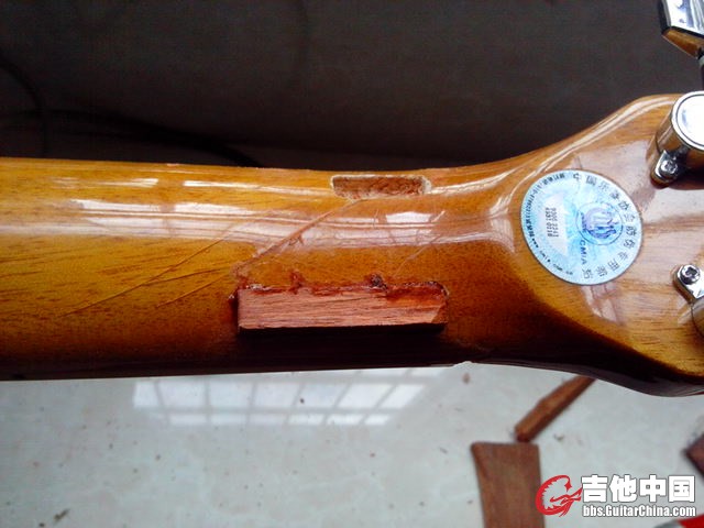 背面搞加强条，两根红木