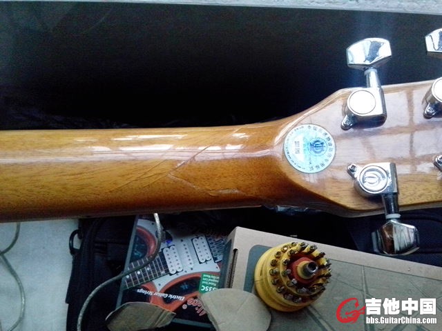 上好胶水··取下夹子，准备修复