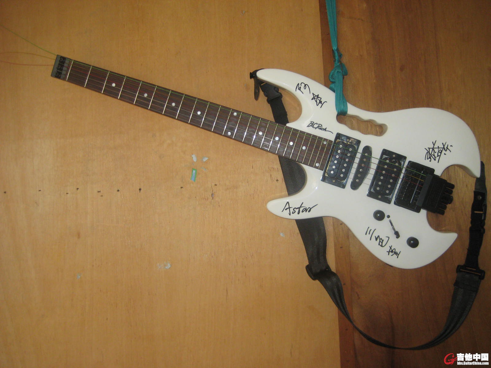 鲁国CustomShop，质量不行，也弹坏了。