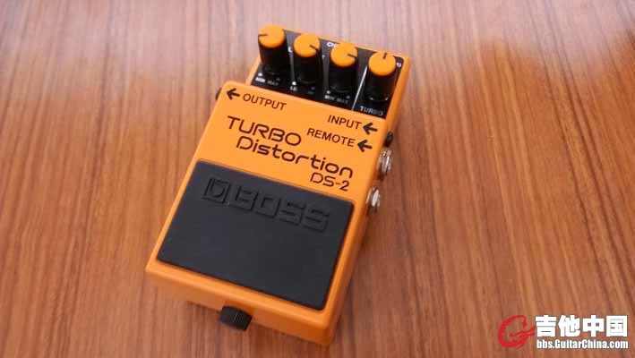 Boss ds-2: 320  东西很新 基本上没通过几次电 没用脚踩过 绝对当新的用 边沿上有一块米粒大小的伤 买来就这 ...