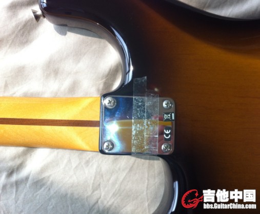 透明胶粘钢板与琴体
