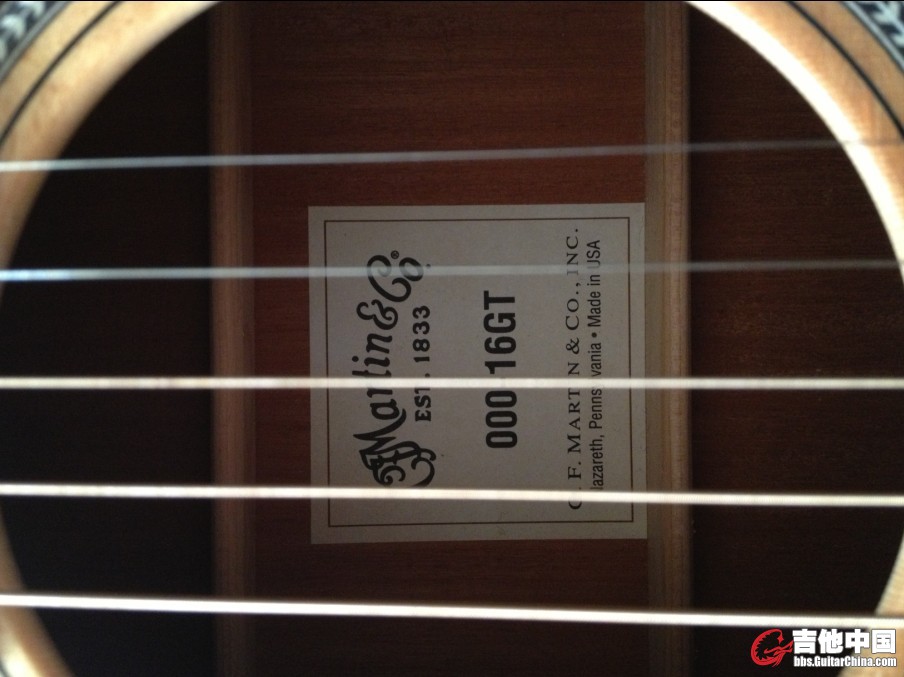 martin ooo16gt 琴标.jpg