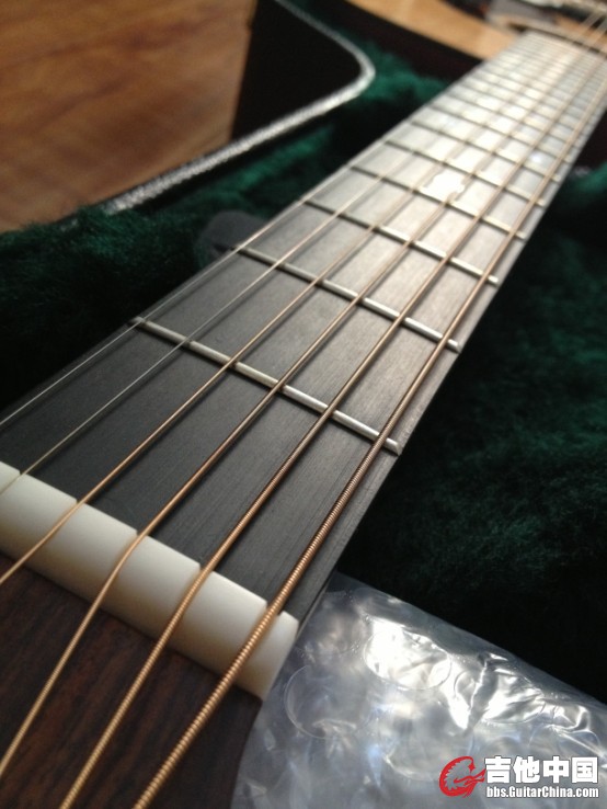 martin ooo16gt 指板及品丝.jpg