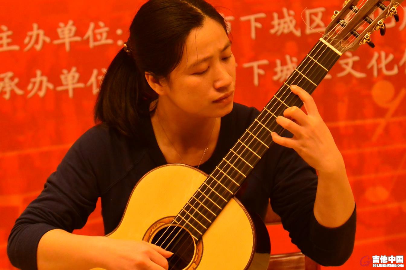翁丽艳老师照片